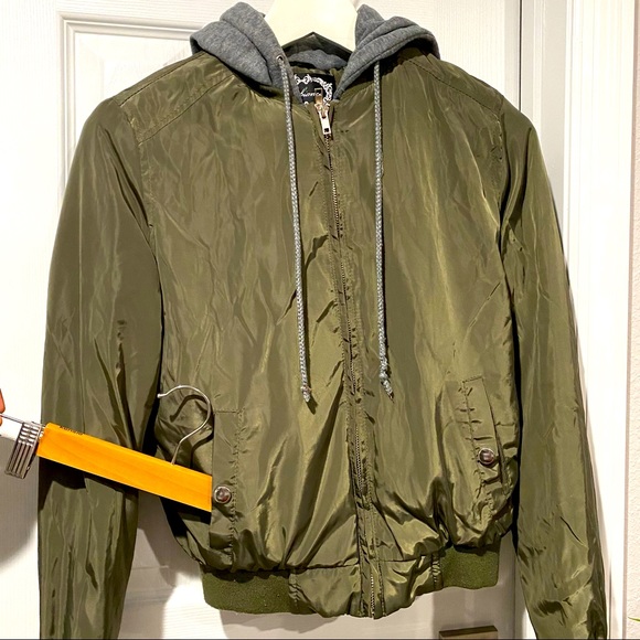 Ambiance Apparel Green Bomber Jacket (Size M) 🌹 - Picture 10 of 16